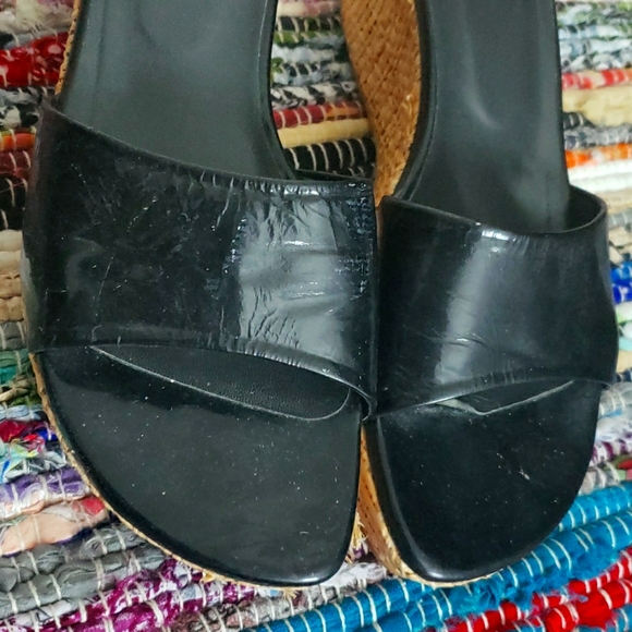 STUART WEITZMAN PATENT LEATHER WEDGE Straw SANDALS SZ 8.5M - Picture 3 of 7